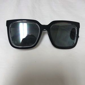 Quay Black Mirrored Sunglasses- Great Condition!